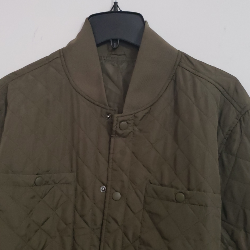 Olive green quilted Chesterfield jacket lightweigh